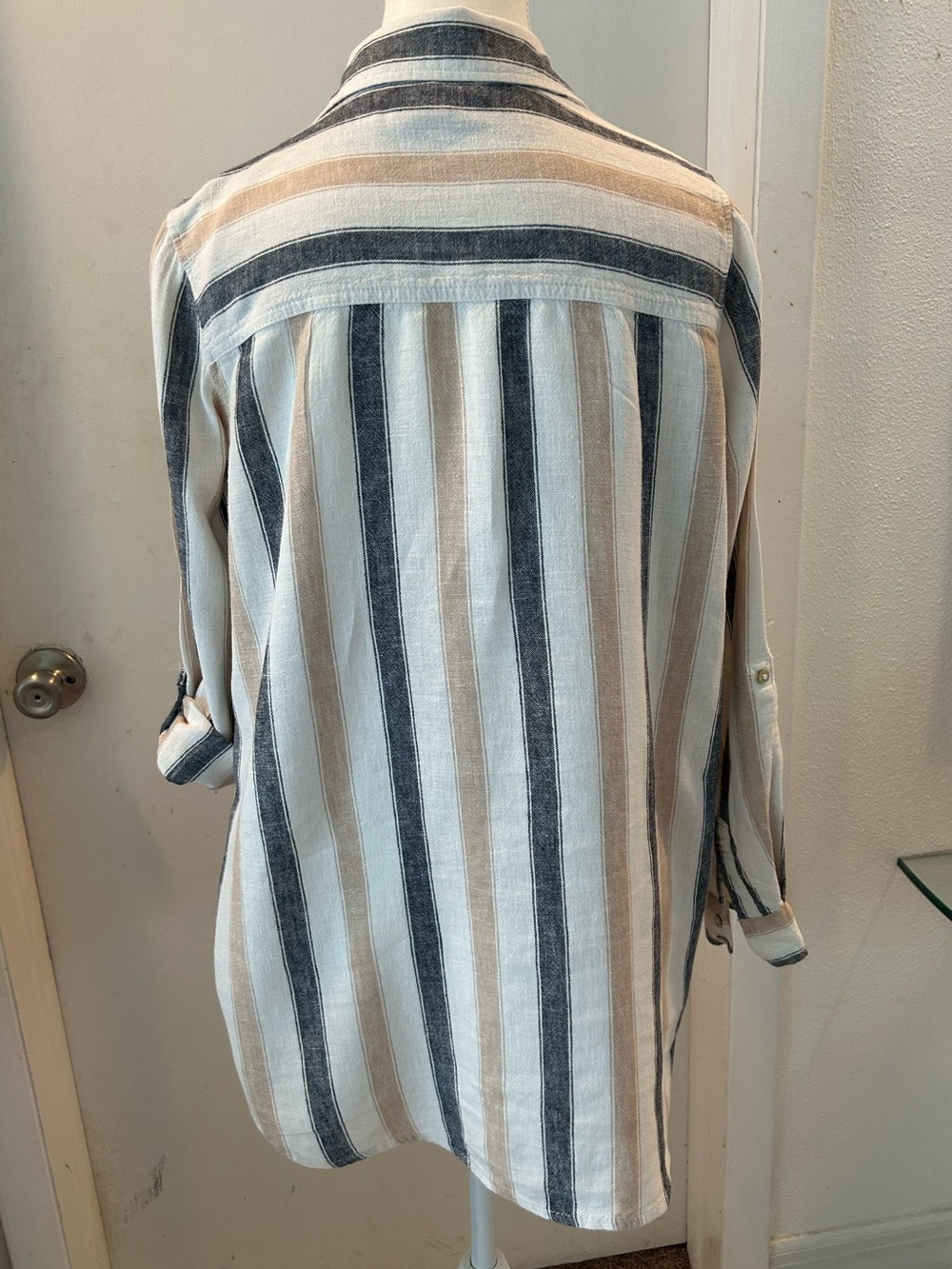 Tahari Linen Beige and Navy Striped Shirt - Picture 4 of 9
